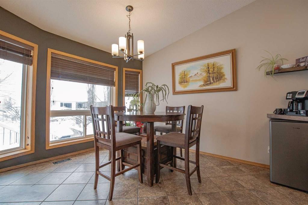 7610 106A Street, Grande Prairie, AB - Indoor Photo Showing Dining Room
