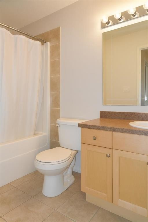 210-9810 96 Street, Grande Prairie, AB - Indoor Photo Showing Bathroom