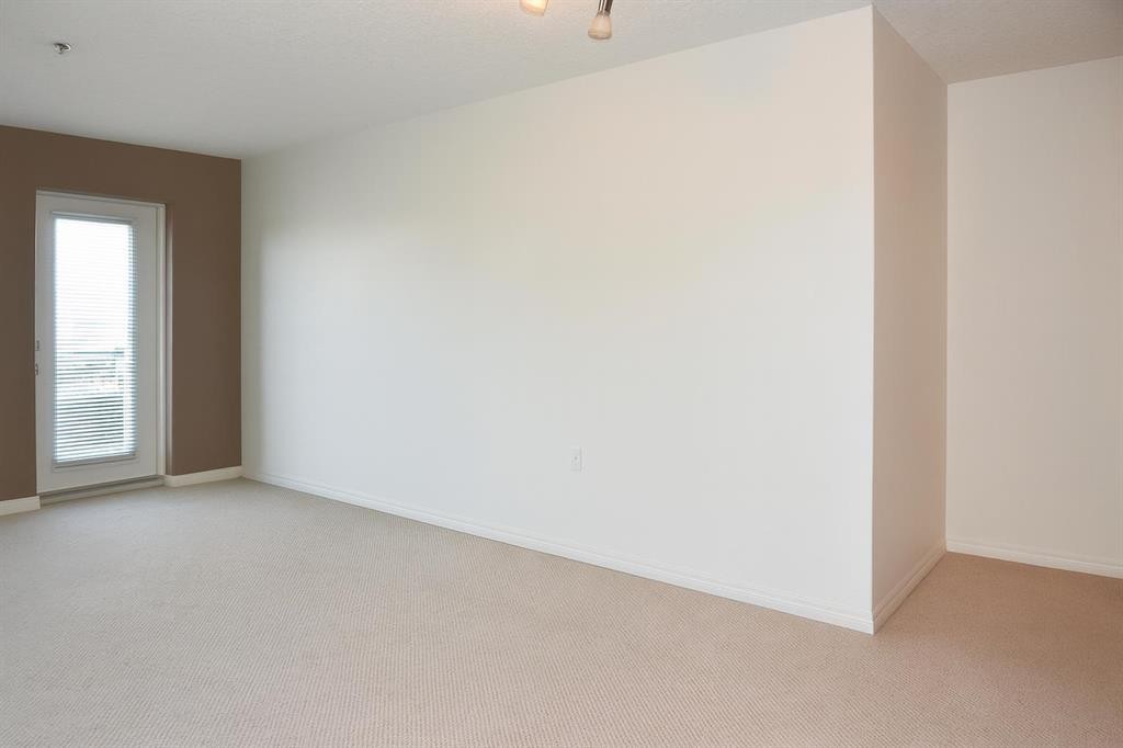 210-9810 96 Street, Grande Prairie, AB - Indoor Photo Showing Other Room