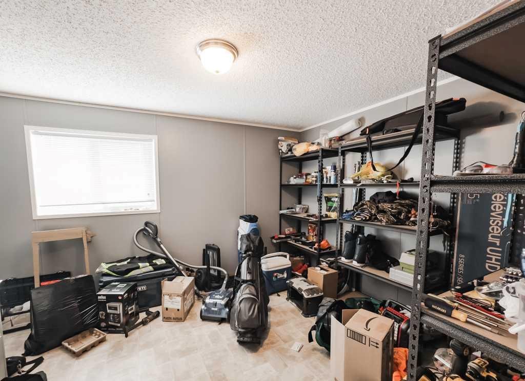 11114 98 Avenue, La Crete, AB - Indoor