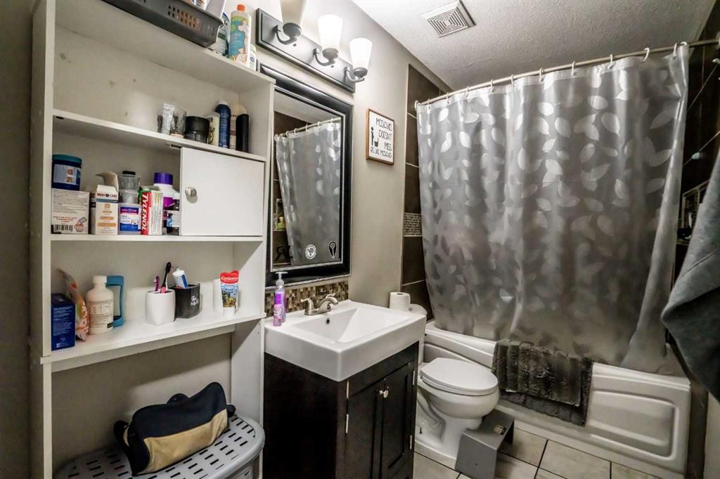 8322 95 St, Peace River, AB - Indoor Photo Showing Bathroom