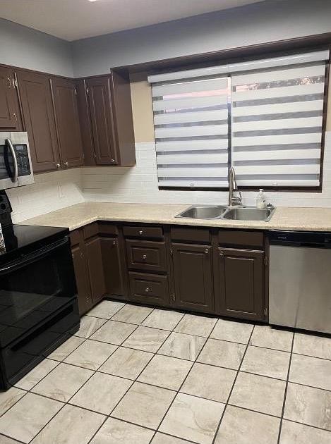 8322 95 St, Peace River, AB - Indoor Photo Showing Kitchen With Double Sink