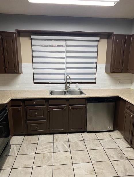 8322 95 St, Peace River, AB - Indoor Photo Showing Kitchen With Double Sink