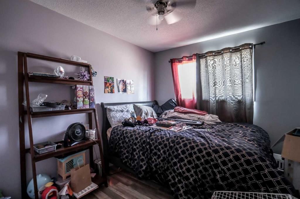8322 95 St, Peace River, AB - Indoor Photo Showing Bedroom