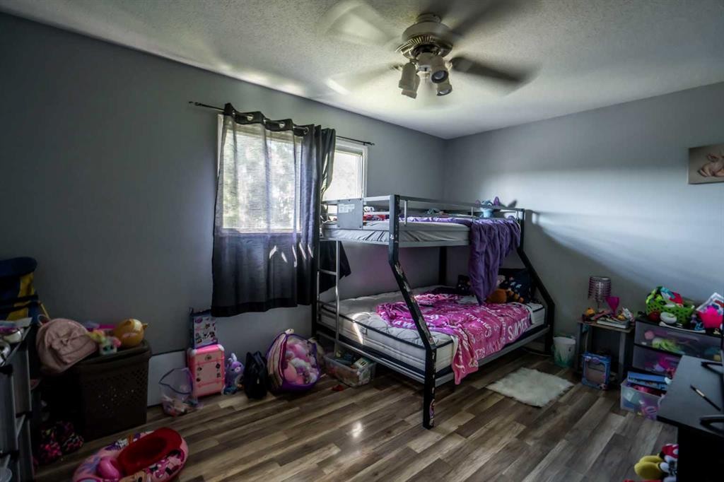 8322 95 St, Peace River, AB - Indoor Photo Showing Bedroom