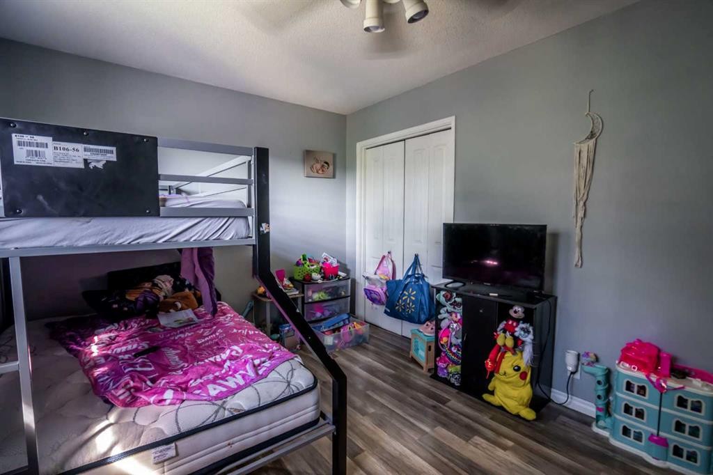 8322 95 St, Peace River, AB - Indoor Photo Showing Bedroom