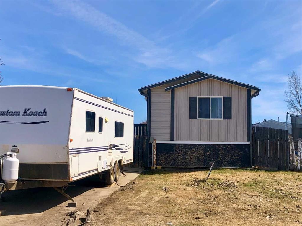 3 Dewberry Road, High Level, AB - Outdoor