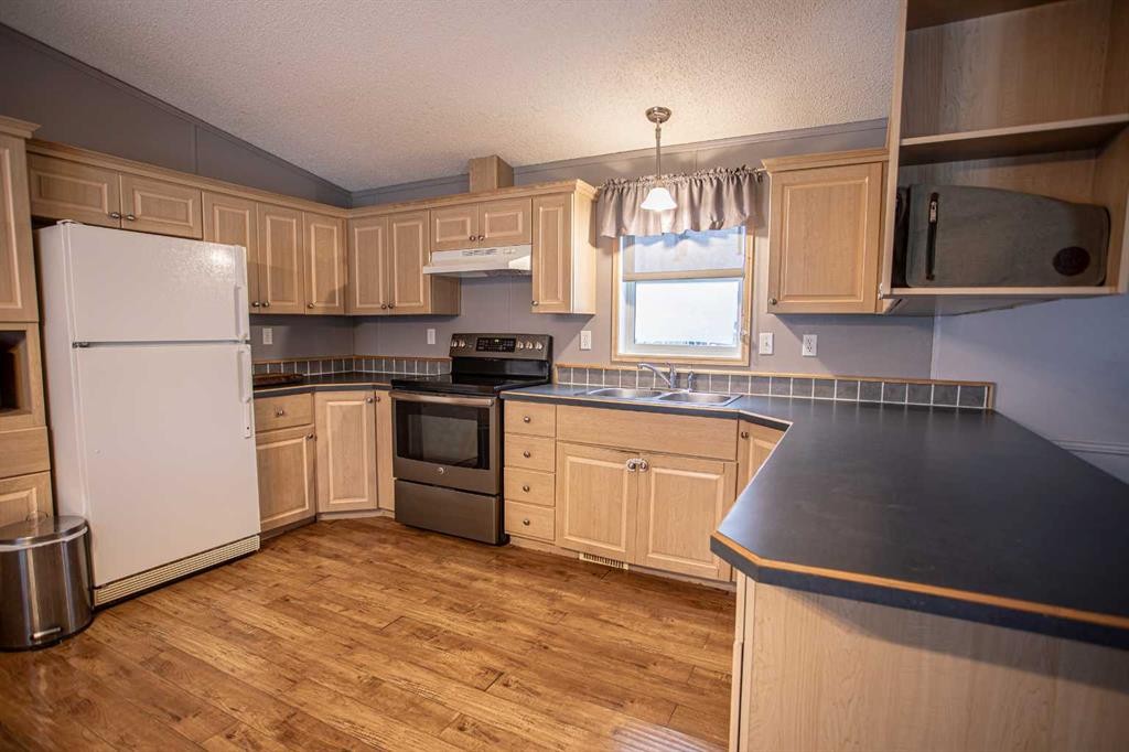 15 Dewberry Road, High Level, AB