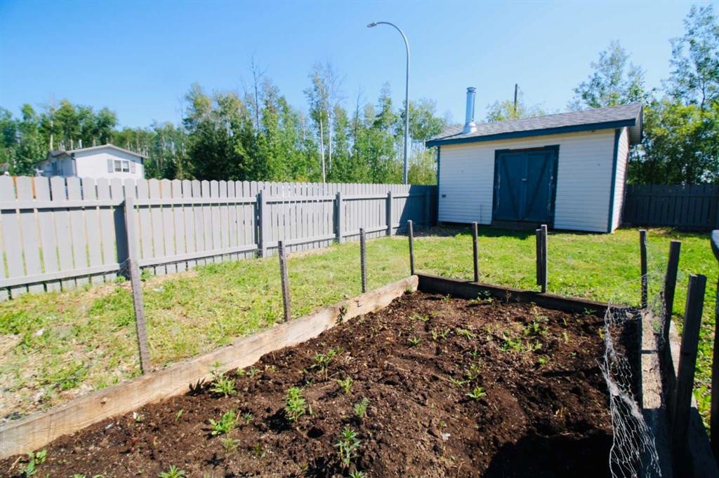 15 Dewberry Road, High Level, AB