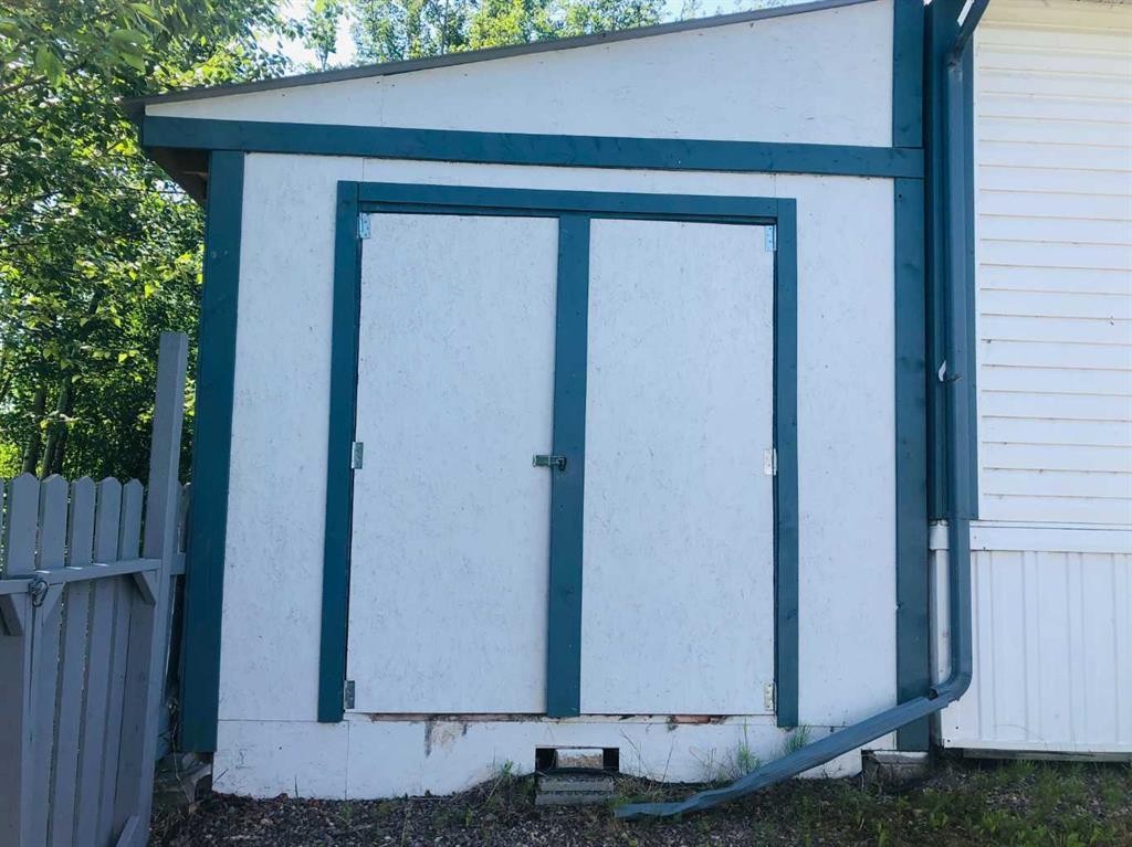15 Dewberry Road, High Level, AB