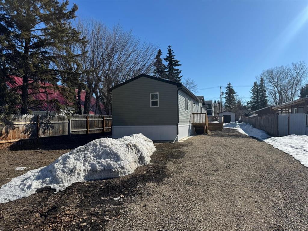 816 5Th Avenue, Beaverlodge, AB - Outdoor