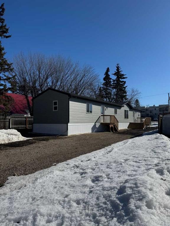 816 5Th Avenue, Beaverlodge, AB - Outdoor