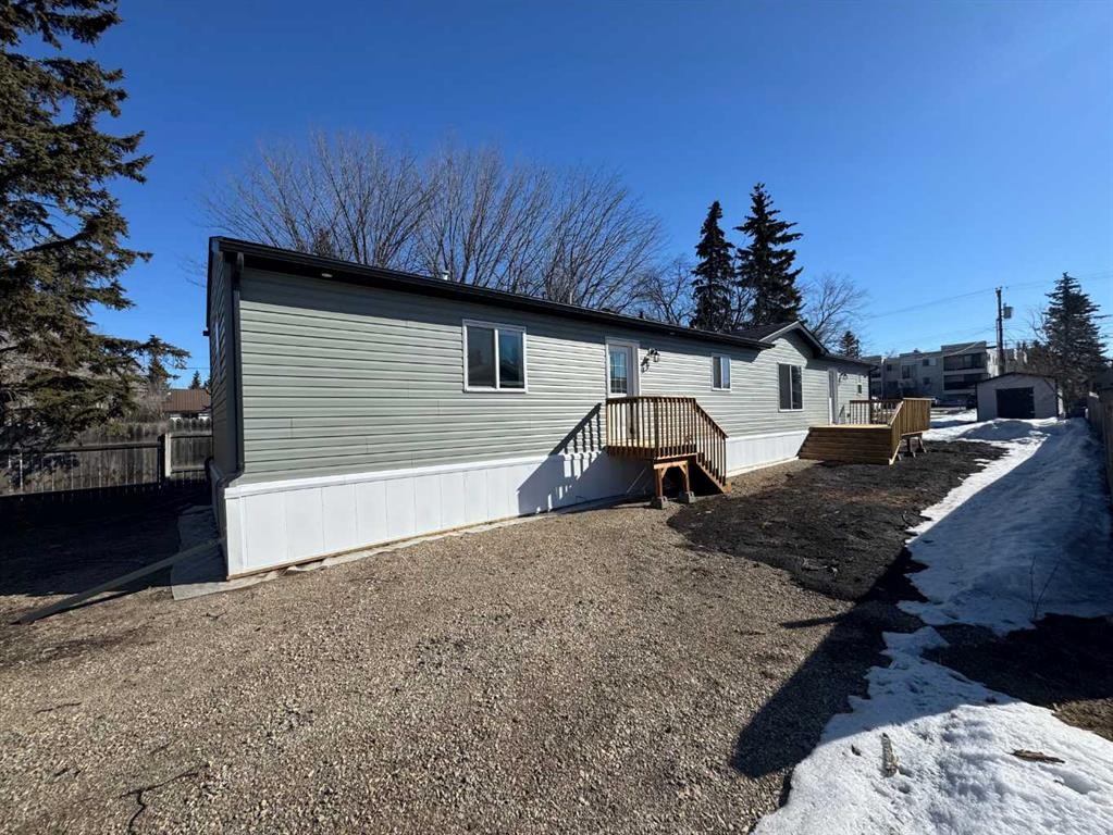816 5Th Avenue, Beaverlodge, AB - Outdoor