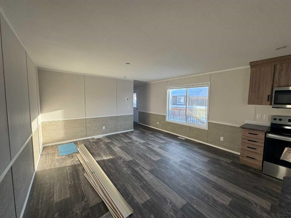 816 5Th Avenue, Beaverlodge, AB - Indoor Photo Showing Other Room