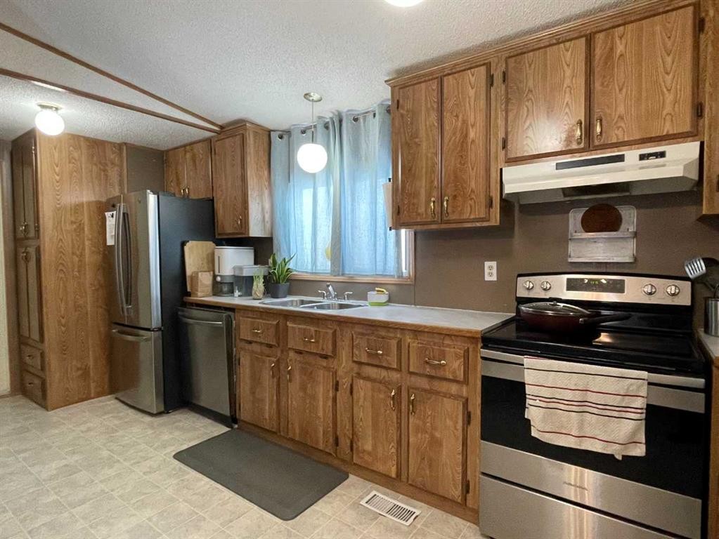 10508 98 Avenue, High Level, AB - Indoor Photo Showing Kitchen With Double Sink
