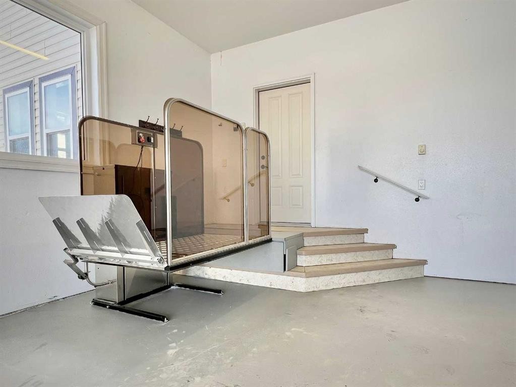 36-1049 Alberta Avenue, Debolt, AB - Indoor