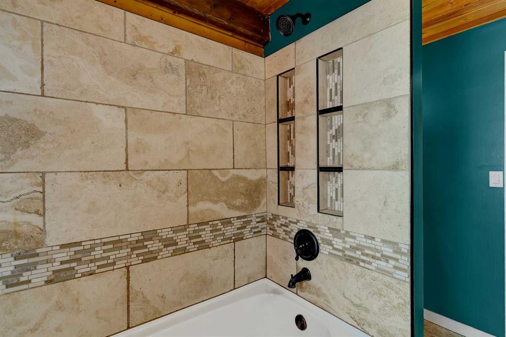 730080 Range Road 32, Teepee Creek, AB - Indoor Photo Showing Bathroom