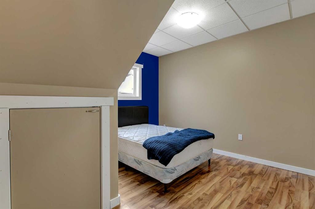 730080 Range Road 32, Teepee Creek, AB - Indoor Photo Showing Bedroom