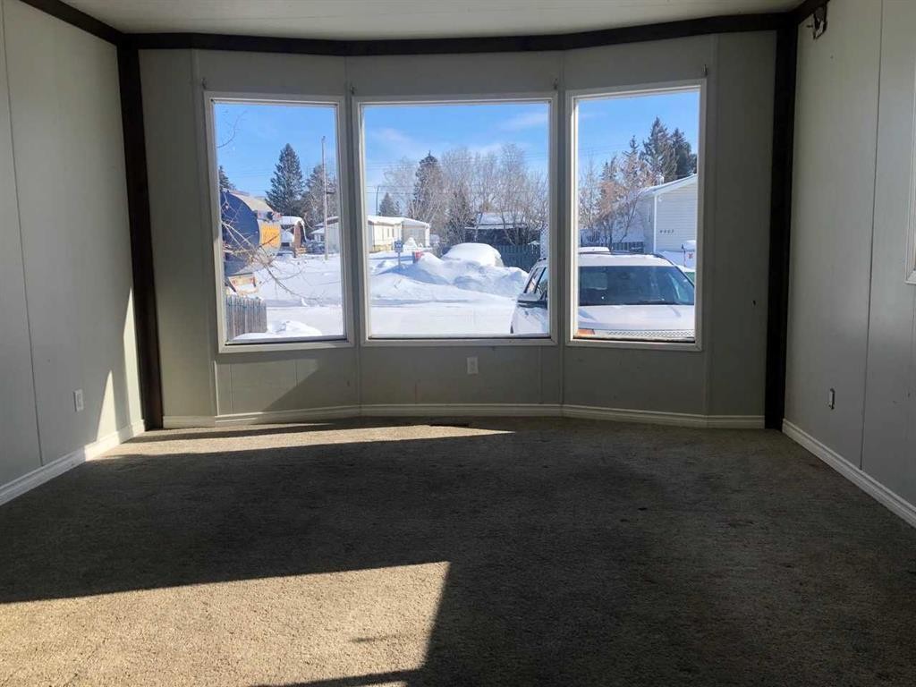 9908 105 Street, High Level, AB - Indoor Photo Showing Other Room