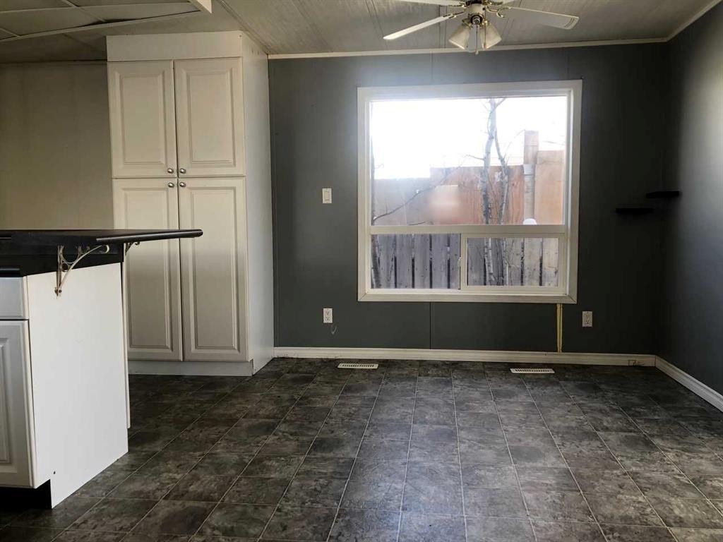 9908 105 Street, High Level, AB - Indoor Photo Showing Other Room