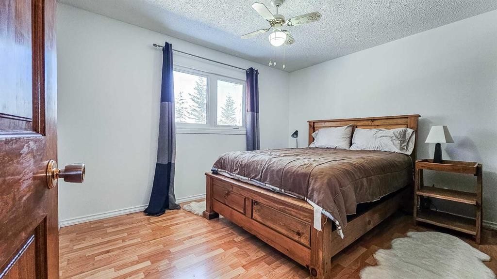 69565 Range Road 65, Grovedale, AB - Indoor Photo Showing Bedroom