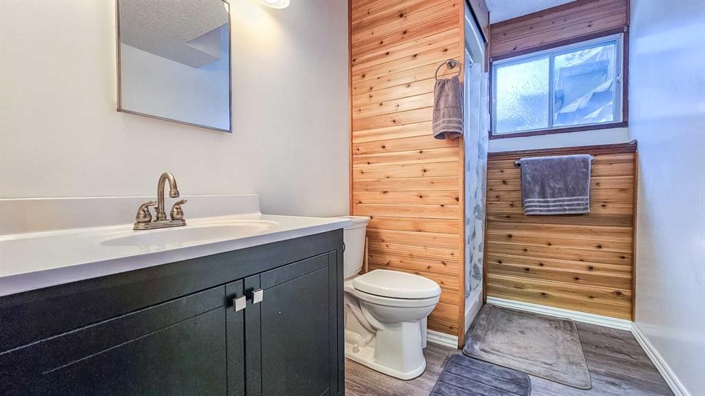 69565 Range Road 65, Grovedale, AB - Indoor Photo Showing Bathroom