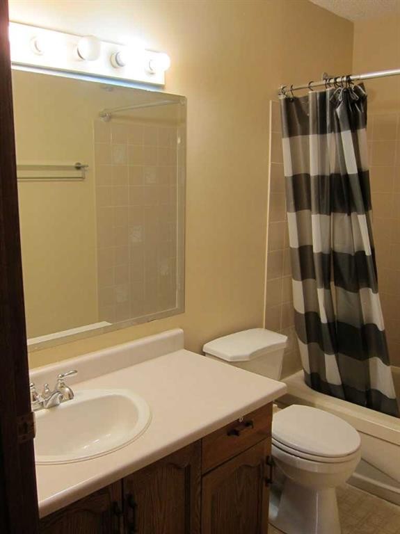 4306 53 Street, Grimshaw, AB - Indoor Photo Showing Bathroom
