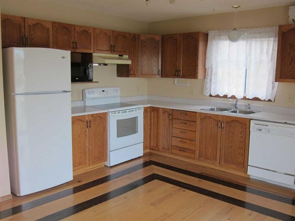 4306 53 Street, Grimshaw, AB - Indoor Photo Showing Kitchen With Double Sink