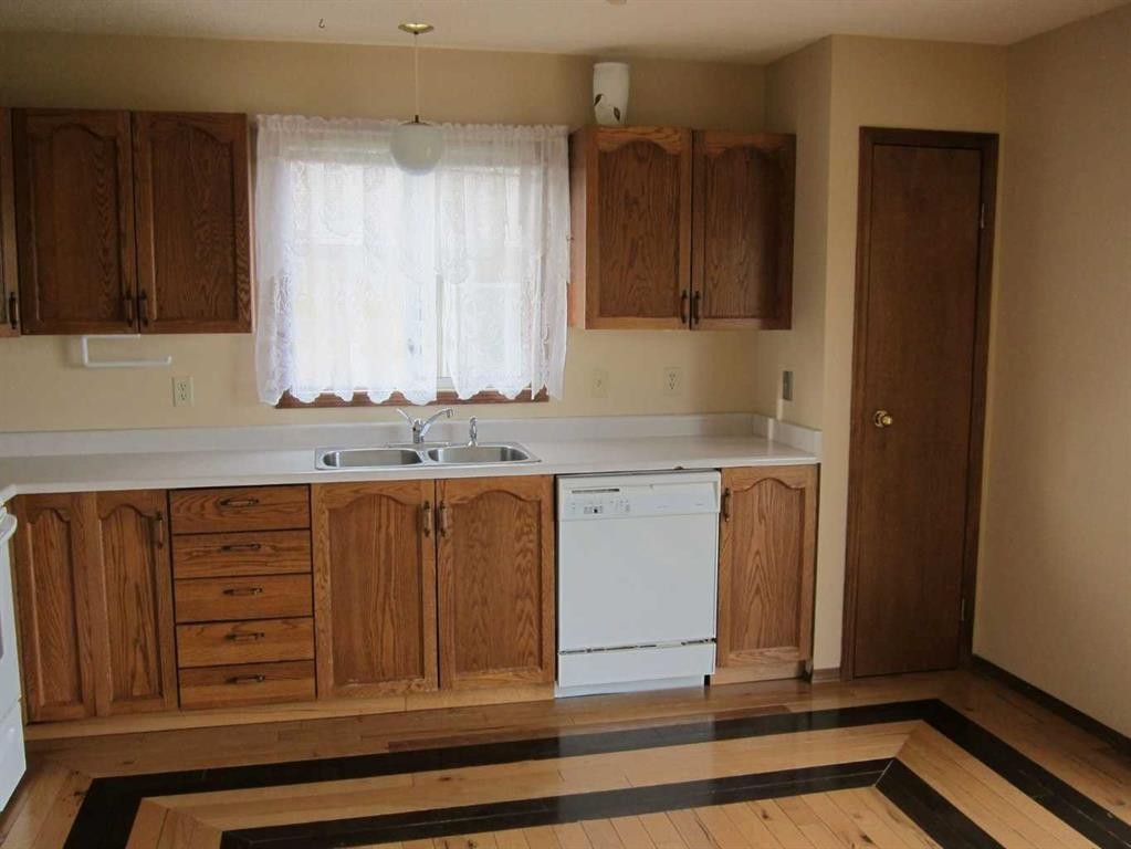 4306 53 Street, Grimshaw, AB - Indoor Photo Showing Kitchen With Double Sink