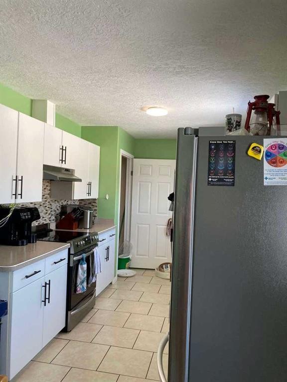 3 Boyer Close, High Level, AB - Indoor Photo Showing Kitchen