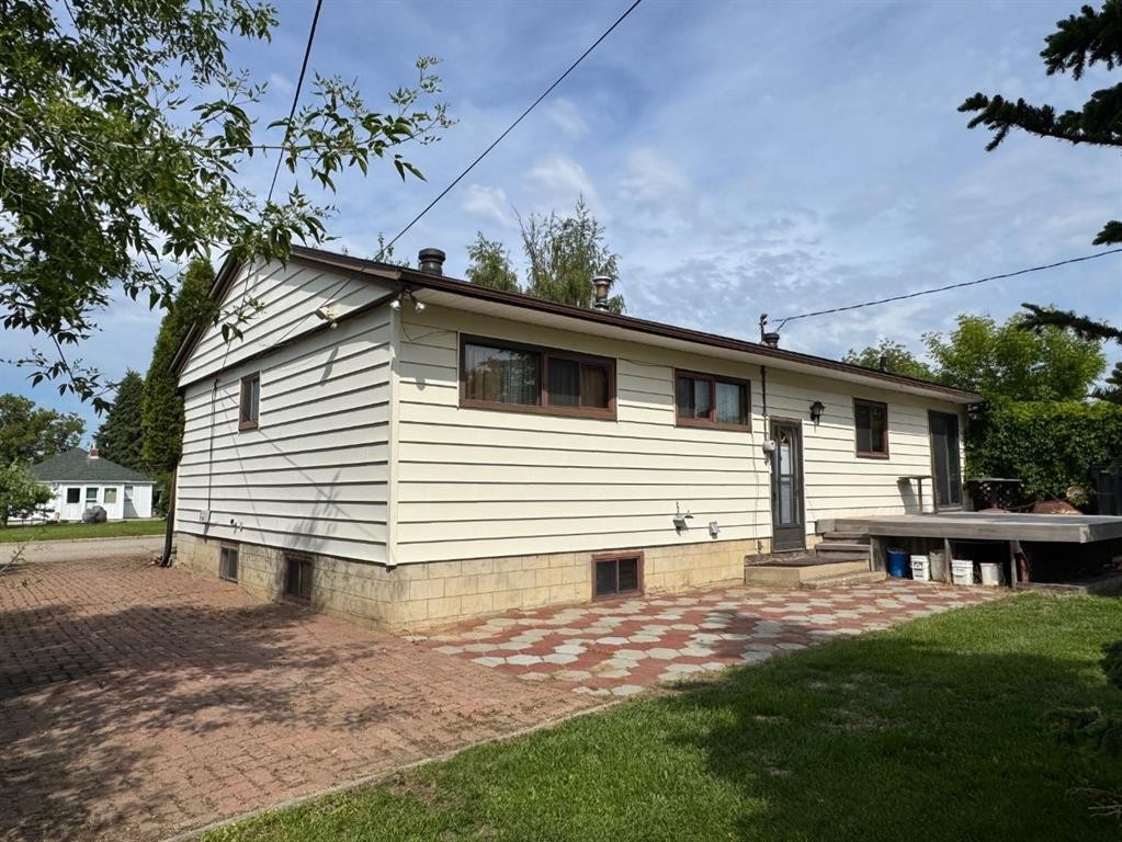 10317 114 Street, Fairview, AB