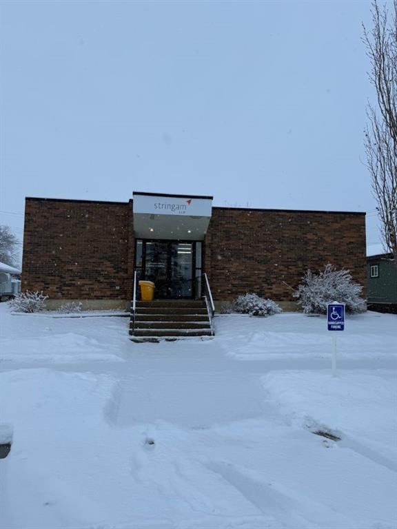906 2 Avenue, Beaverlodge, AB