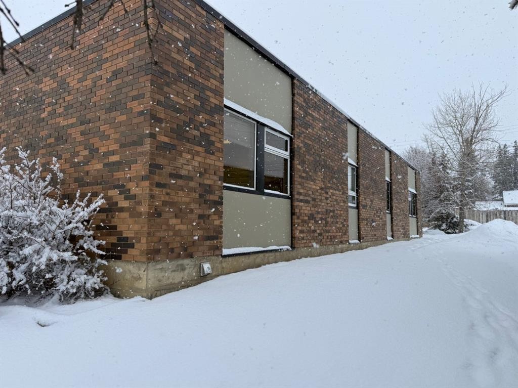 906 2 Avenue, Beaverlodge, AB