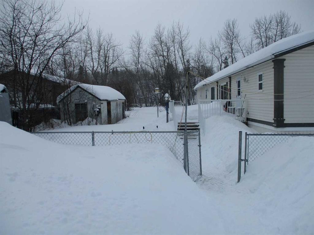 303 4Th Avenue Sw, Manning, AB - Outdoor