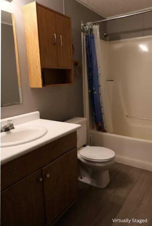 9718 108 Avenue, Clairmont, AB - Indoor Photo Showing Bathroom