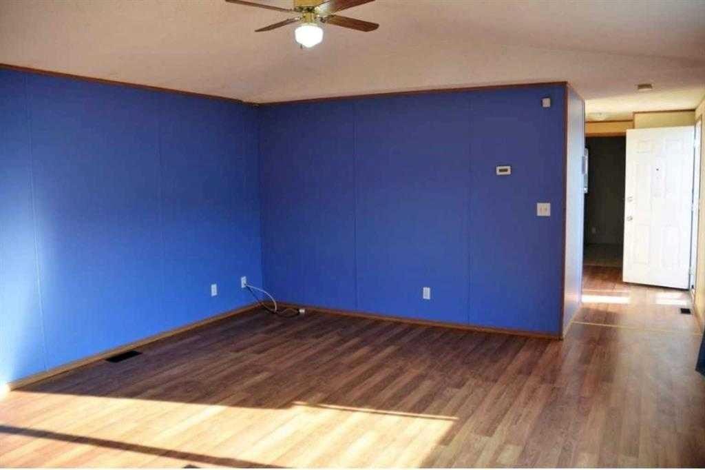 9718 108 Avenue, Clairmont, AB - Indoor Photo Showing Other Room