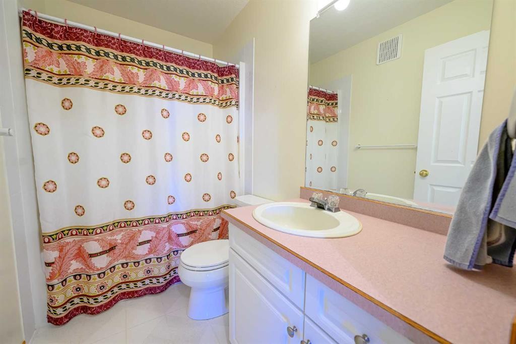 723060 Range Road 62, Clairmont, AB - Indoor Photo Showing Bathroom