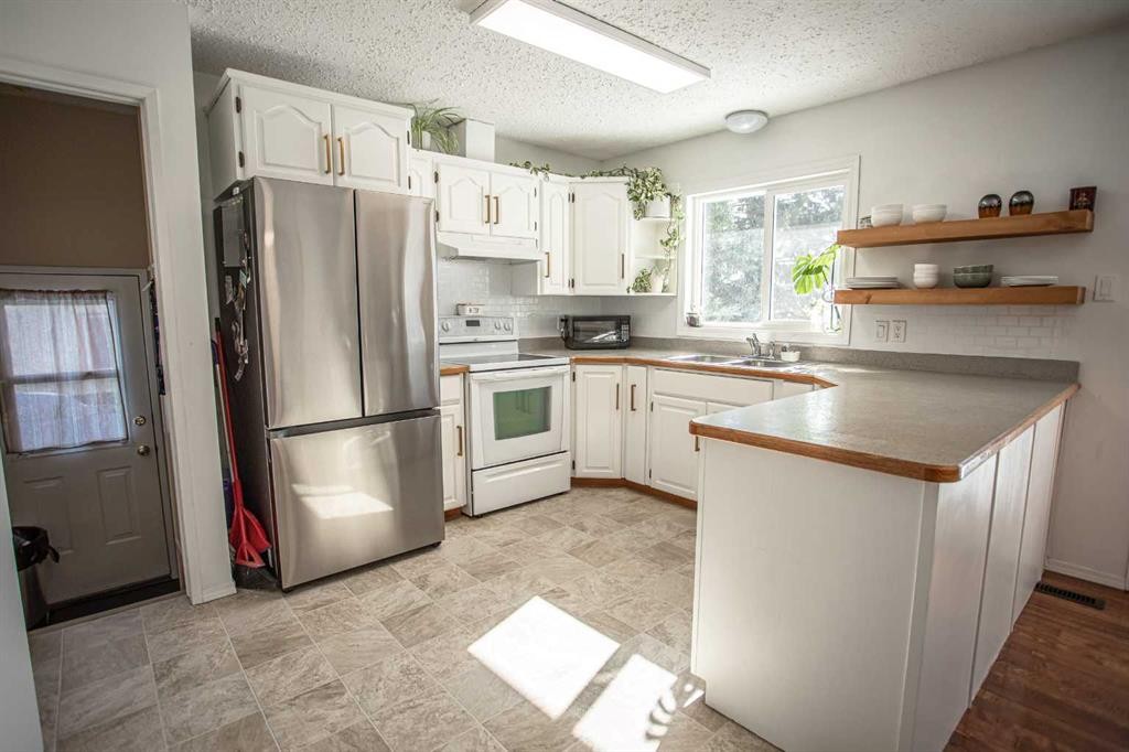 10403 106 Avenue, High Level, AB - Indoor Photo Showing Kitchen With Double Sink