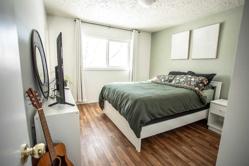 10403 106 Avenue, High Level, AB - Indoor Photo Showing Bedroom