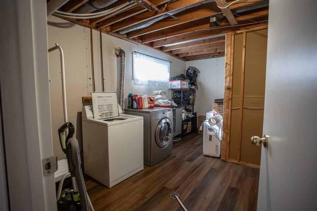 10403 106 Avenue, High Level, AB - Indoor Photo Showing Laundry Room