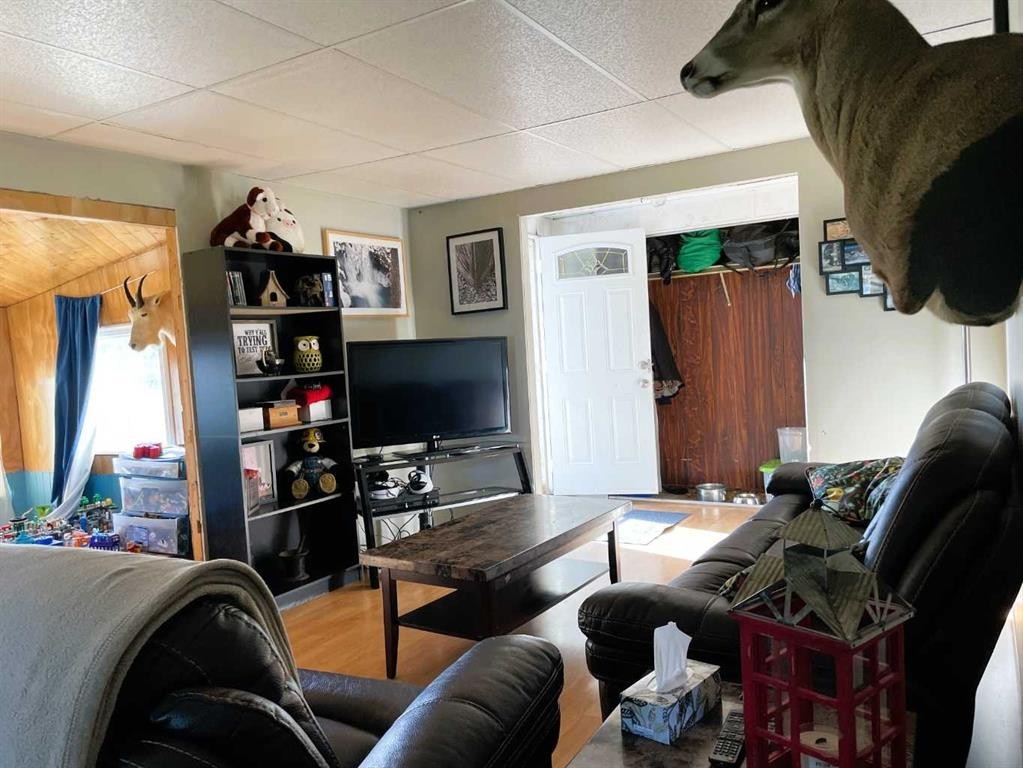 4521 50 Avenue, Grimshaw, AB - Indoor