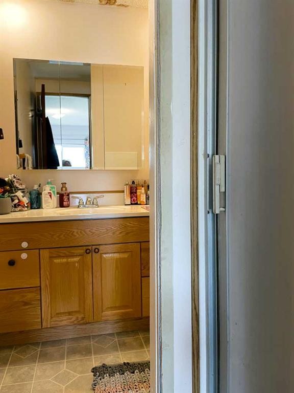 4521 50 Avenue, Grimshaw, AB - Indoor Photo Showing Bathroom