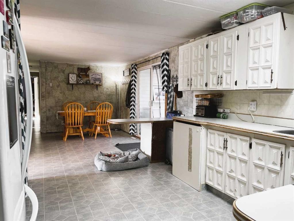 4521 50 Avenue, Grimshaw, AB - Indoor With Storage