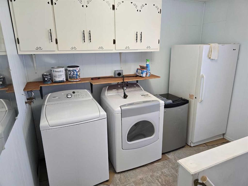 5208 55 Avenue, Grimshaw, AB - Indoor Photo Showing Laundry Room