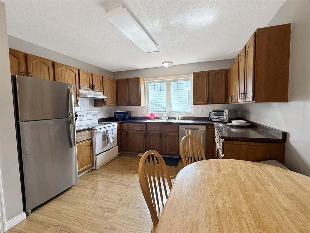 11071 Swann Drive, Grande Cache, AB - Indoor Photo Showing Kitchen