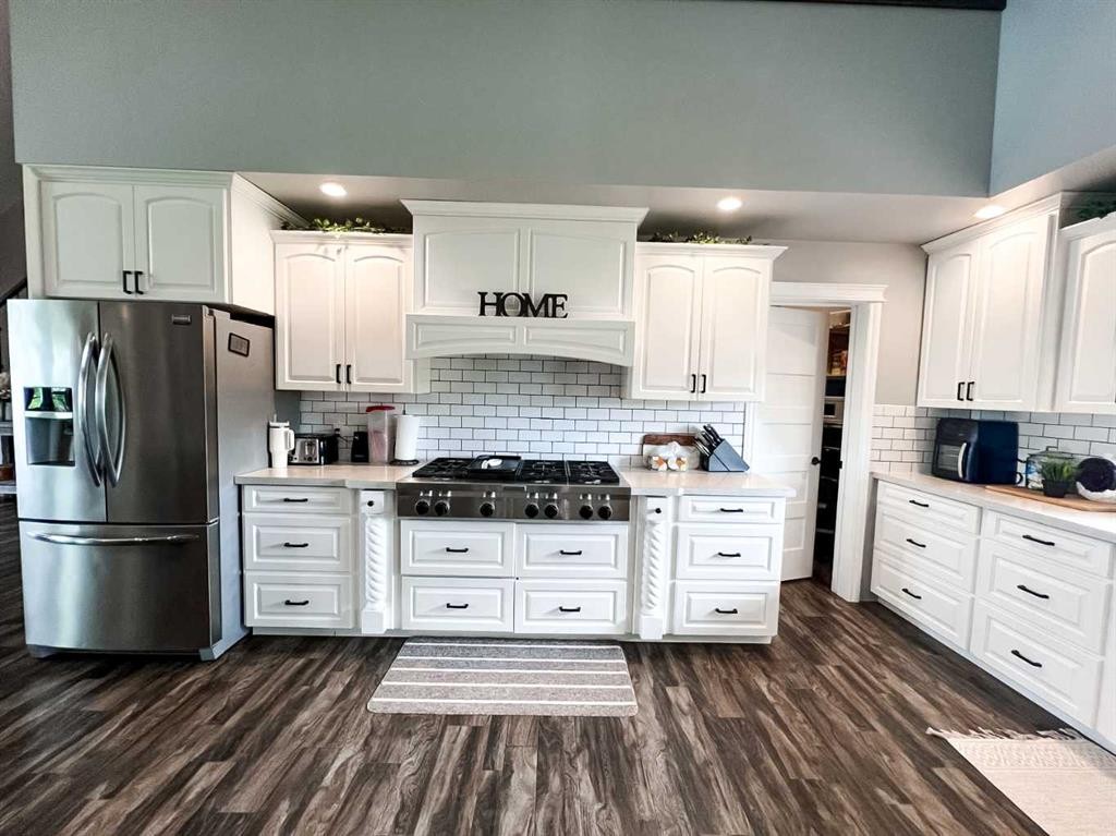 9110 100 Ave, La Crete, AB - Indoor Photo Showing Kitchen