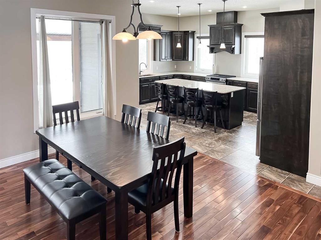 1-914033 Rr 234, Manning, AB - Indoor Photo Showing Dining Room