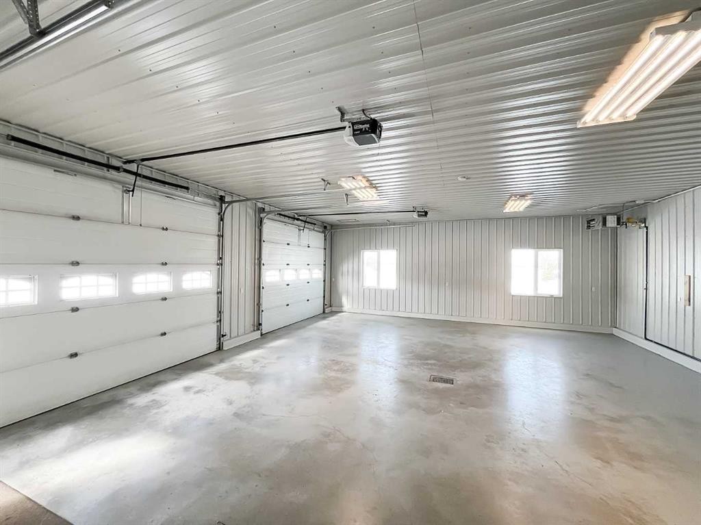 1-914033 Rr 234, Manning, AB - Indoor Photo Showing Garage