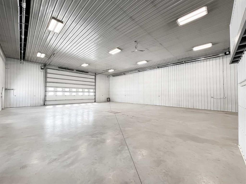 1-914033 Rr 234, Manning, AB - Indoor Photo Showing Garage