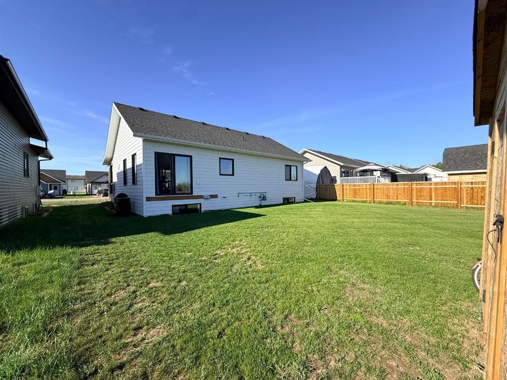 10406 105 Ave, La Crete, AB - Outdoor